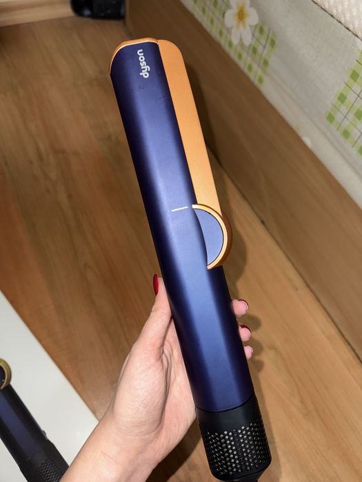 Dyson Airstrait — купен от Англия, без забележки