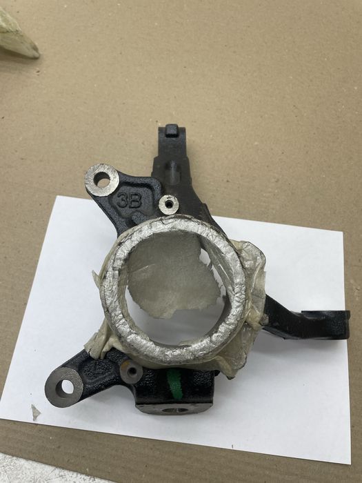 Цапфа перед левая , поворотный кулак на Камри 20 левая перед