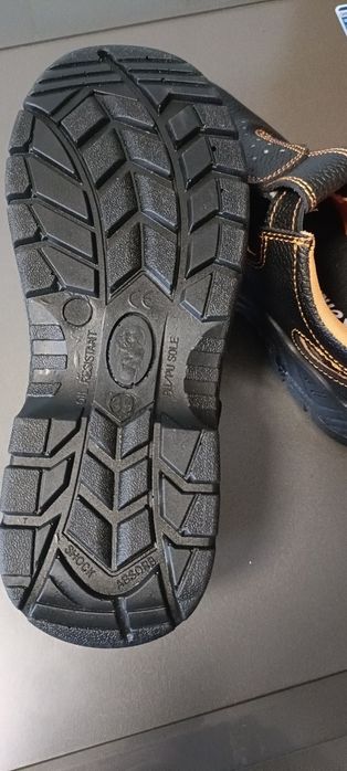 Bocanci tip sandala pentru munca