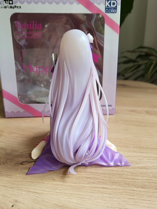 Аниме фигурка Happy Biryhday Emilia