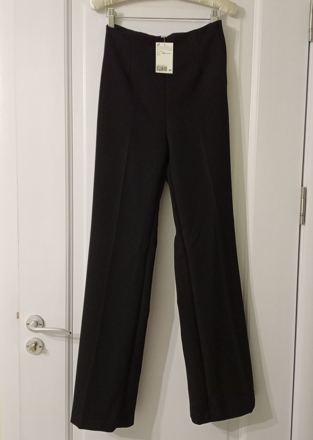 Нов черен панталон H&М, размер 36