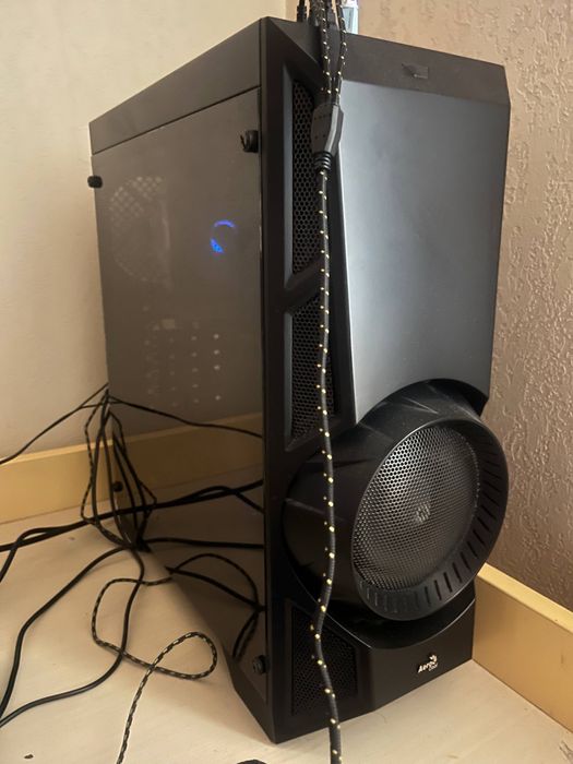 Игровой компьютер, со всеми игровыми девайсами