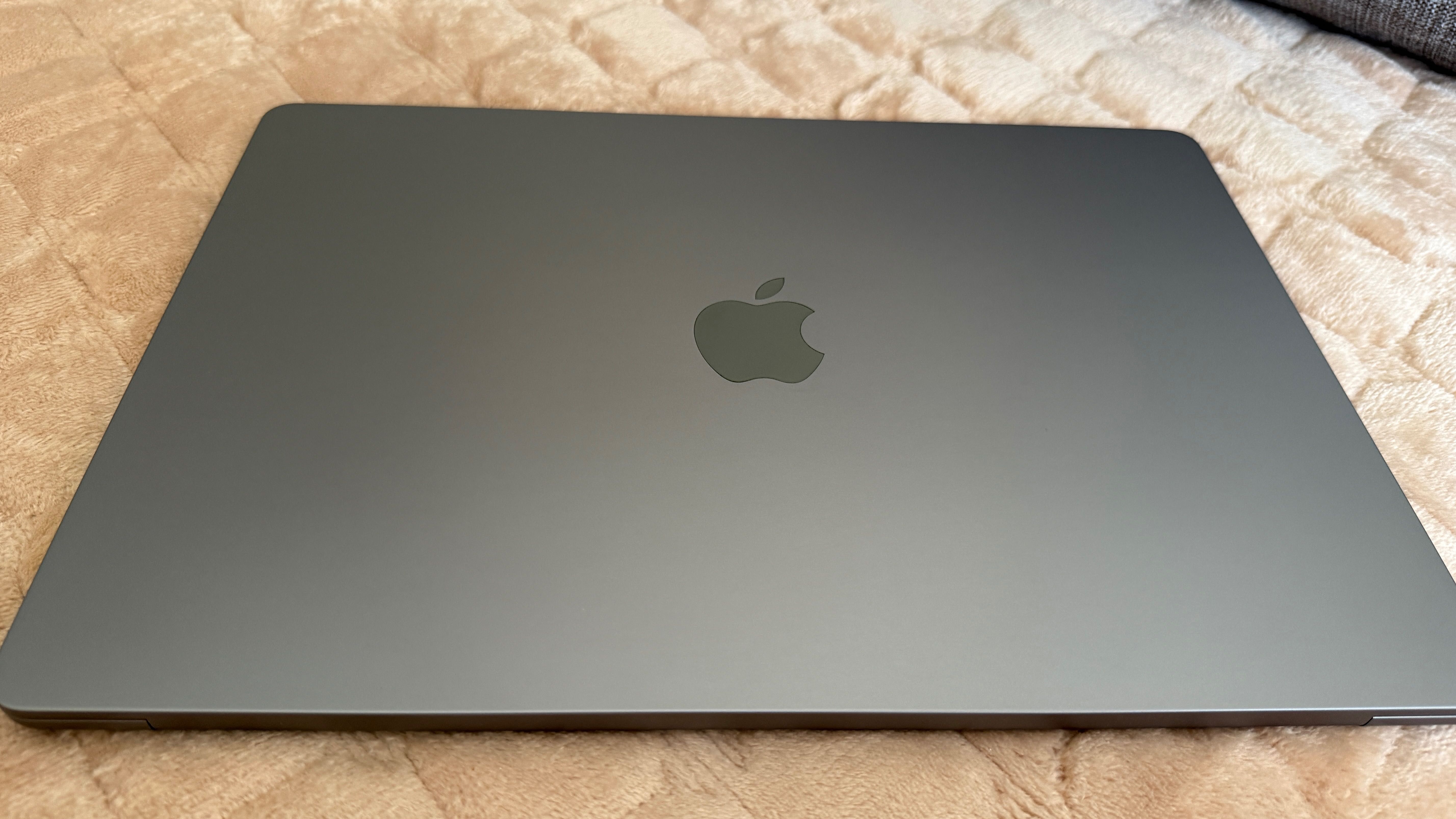 Apple Macbook Air 15" 2023 M2, 256GB - на 9 зареждания