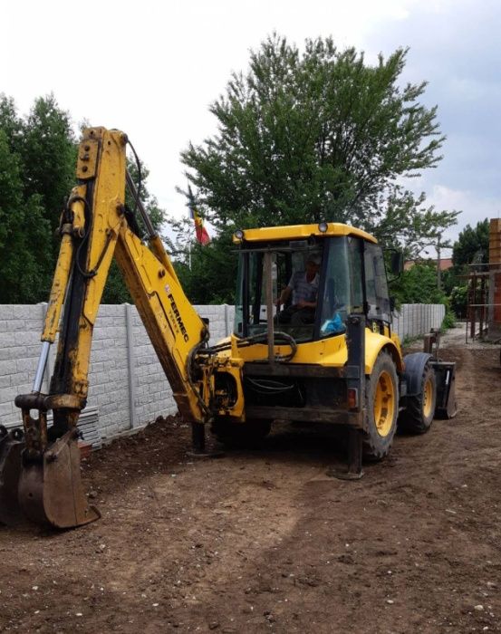 Excavator pentru decolmatări rauri, terasamente rutiere, demolări, etc