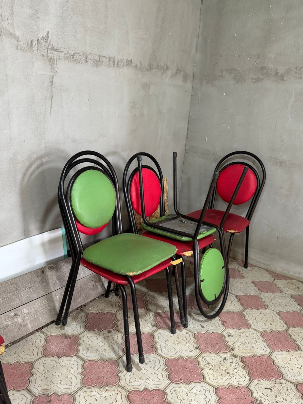 Продам стол и стулья