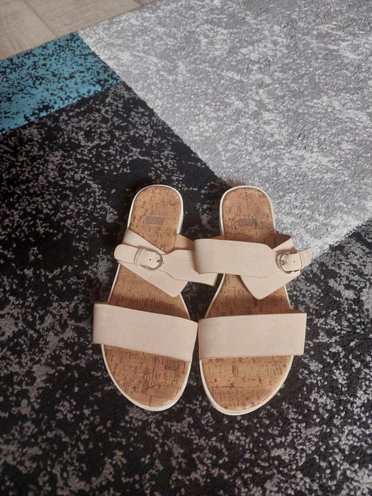 Slapi de vara usori si comozi