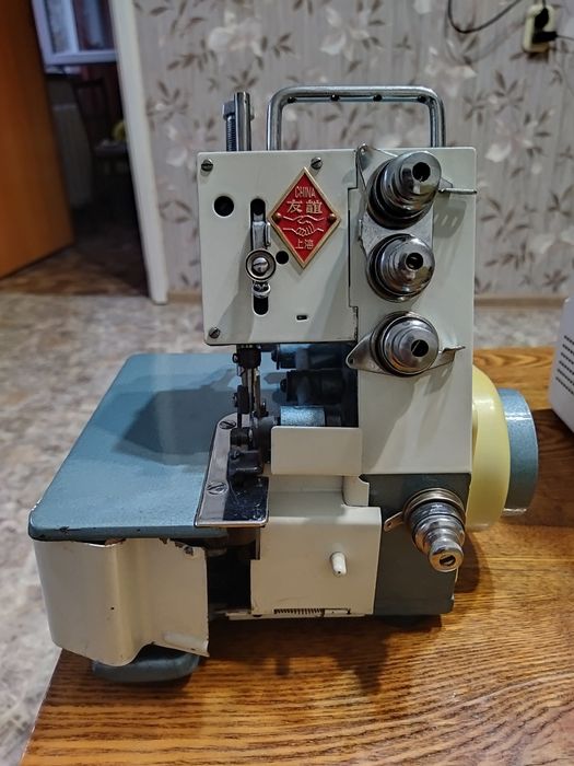 Продам китайский оверлок