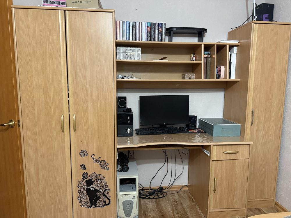 продам компьютерный стол со шкафами