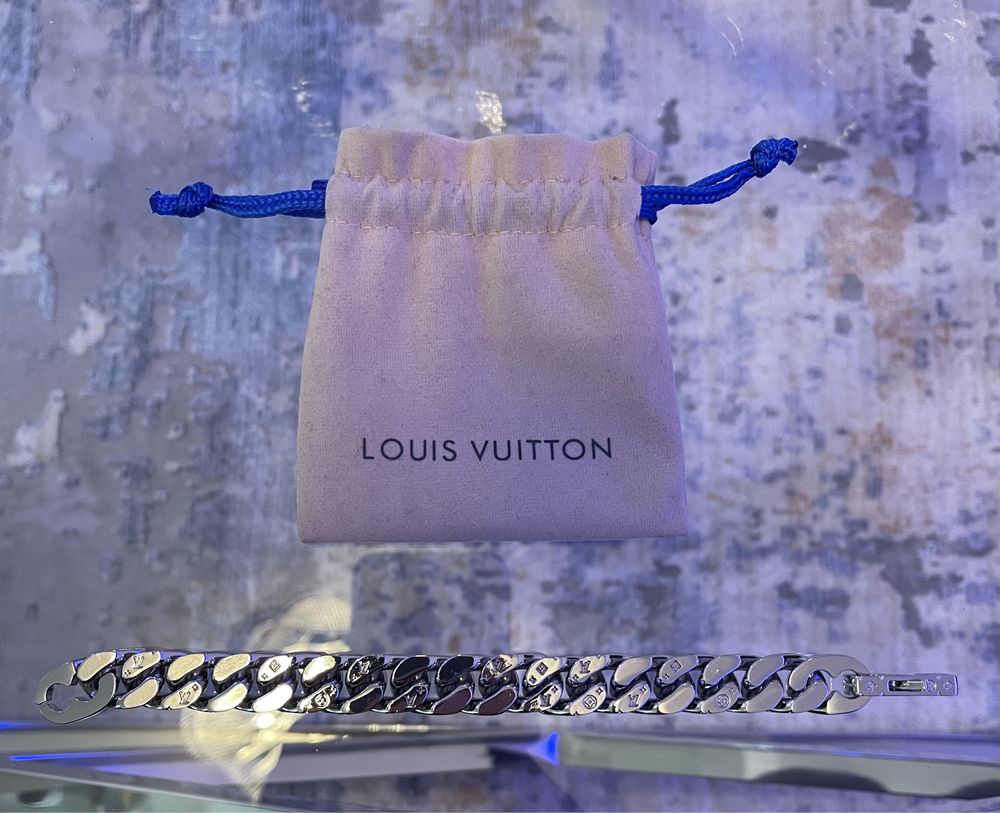 Louis Vuitton гривна
