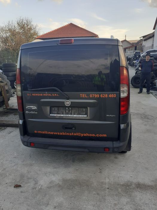 Haion , bara spate ,stop dreapta stânga Fiat Doblo Maxi an 2010