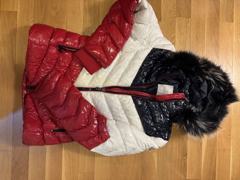 Яке Moncler запазено