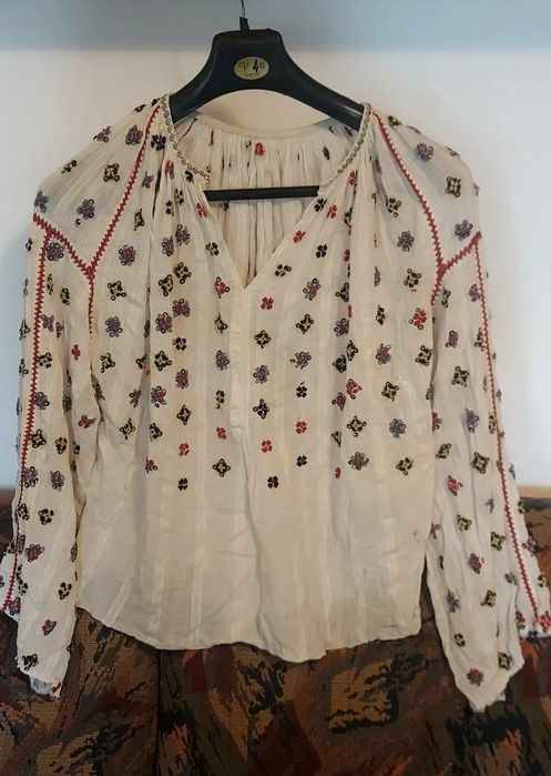 Ie tradițională veche, cusuta manual cu margele și paiete