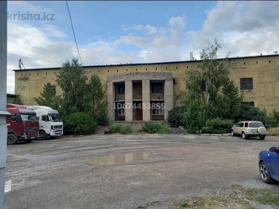 Здание с землей.  .