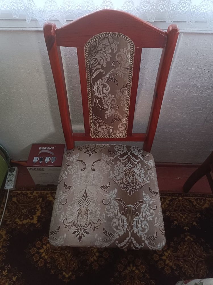 Срочно продаются стулья