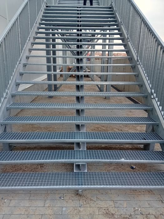 Scara metalica zincata 4mm grosime facem și montaj