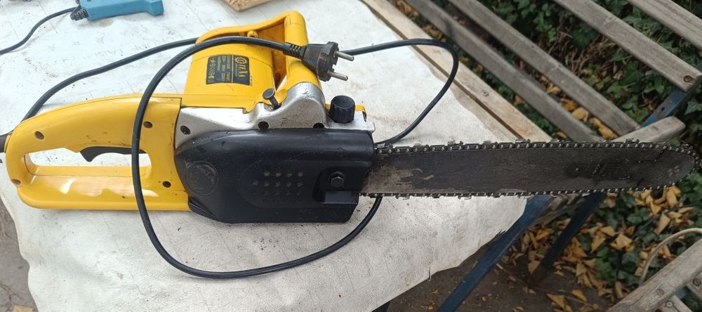 Электропила рабочая