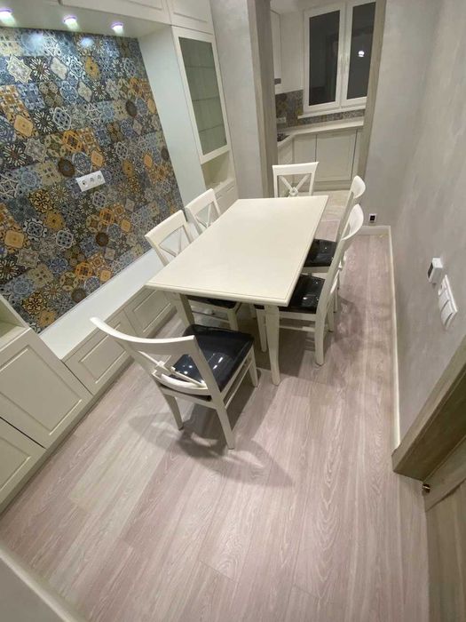 Stol va 6ta stul komplekti sotiladi / Продаётся стол и 6 стульев 260$