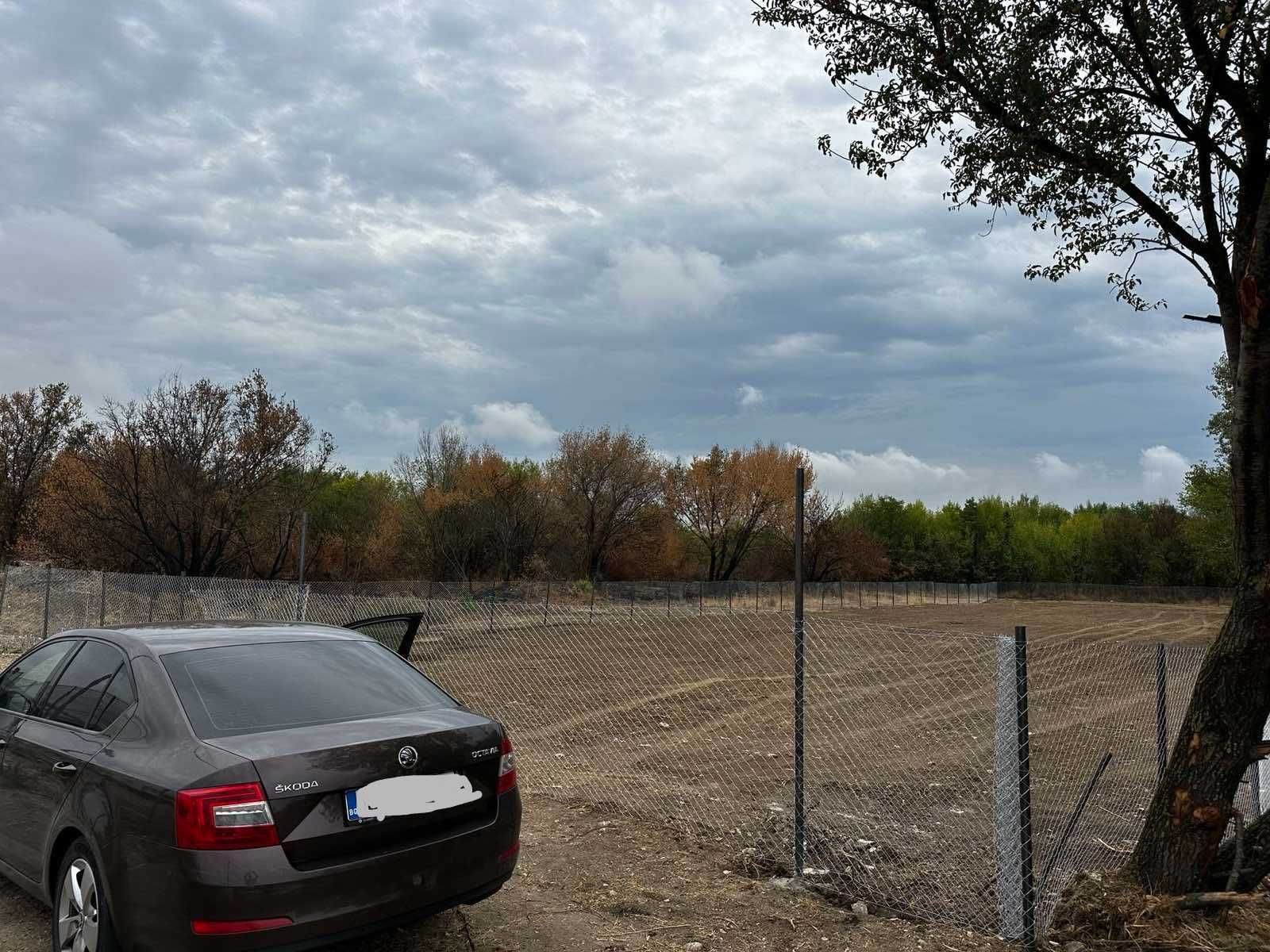 Продавам Парцел до Мерцедес на магистралата Собствен