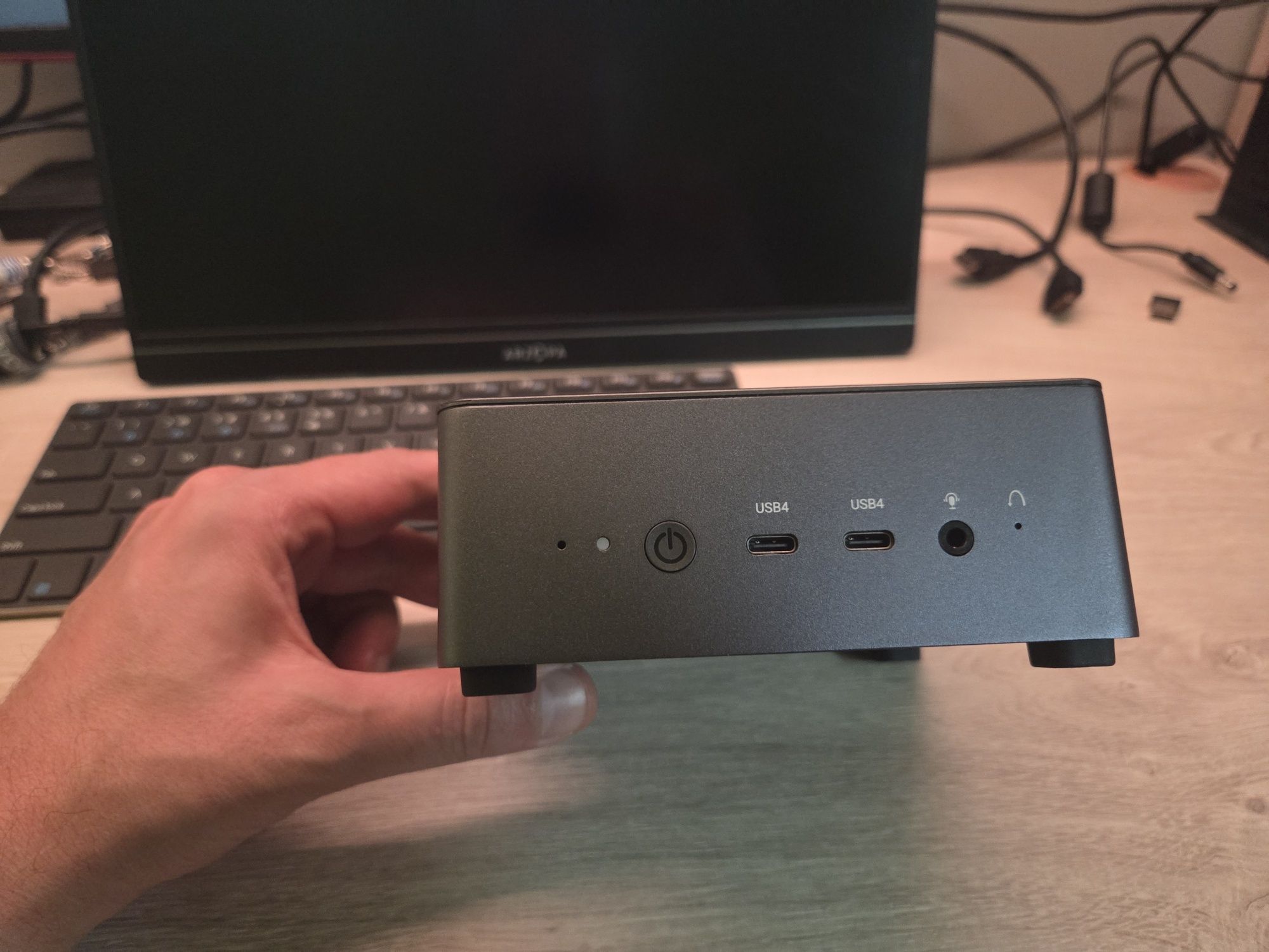 MiniPC Minisforum UM760 Pro, AMD Ryzen 7640HS, 16GB RAM DDR5, SSD 1TB