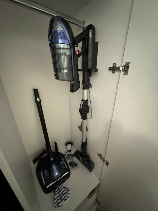 Aspirator vertical fara fir Rowenta, varianta Aqua. Aspira si spala!