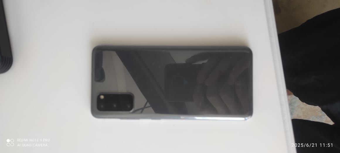 Продаю самсунг s20