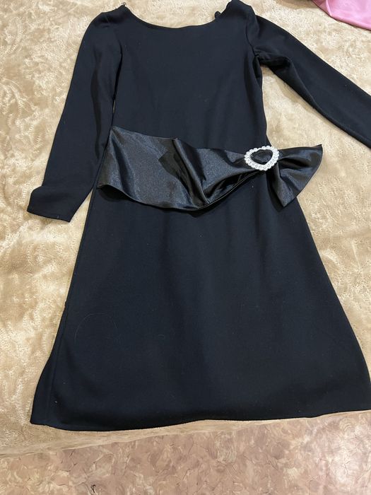 Продам платье,костюм с юбкой,плащ