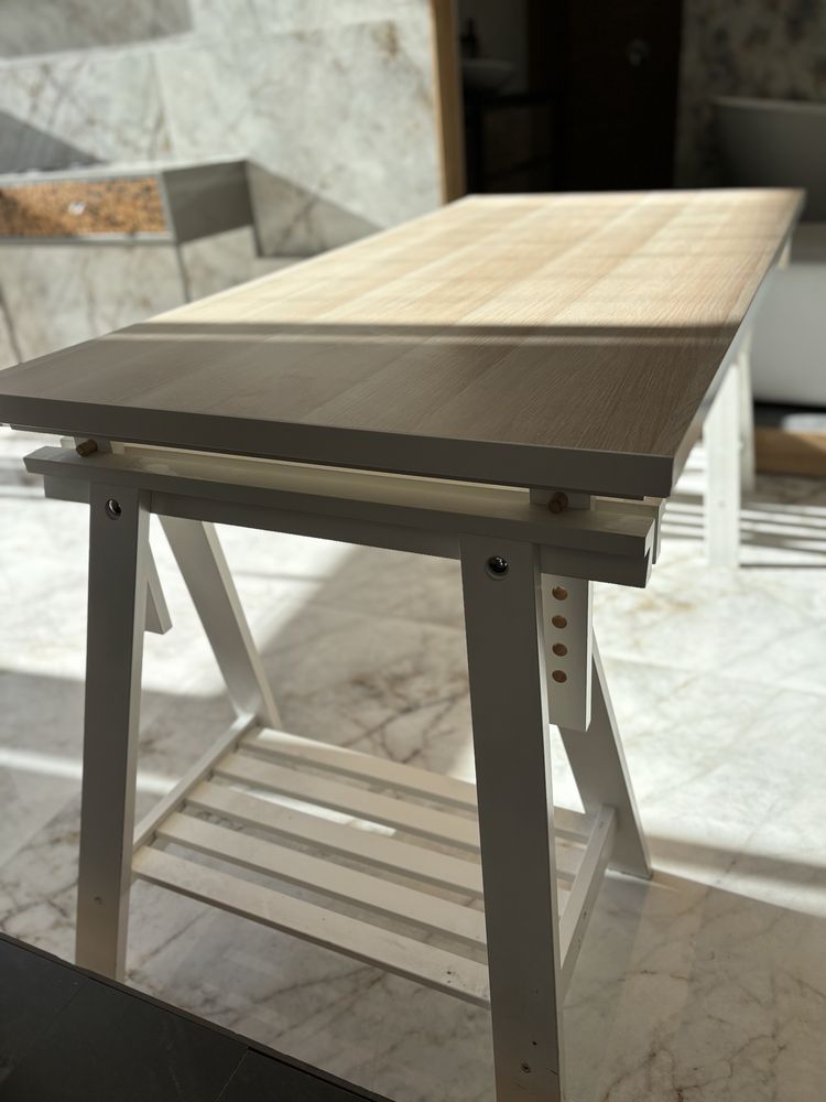 Ikea бюро с регулираща височина 140х60