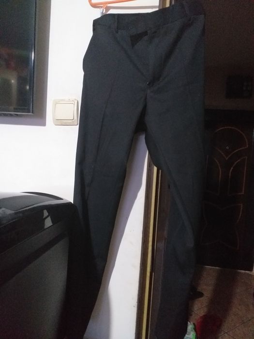 Costum de băieți purtat o dată la banchet ridicare din Gorj ,nu trimit