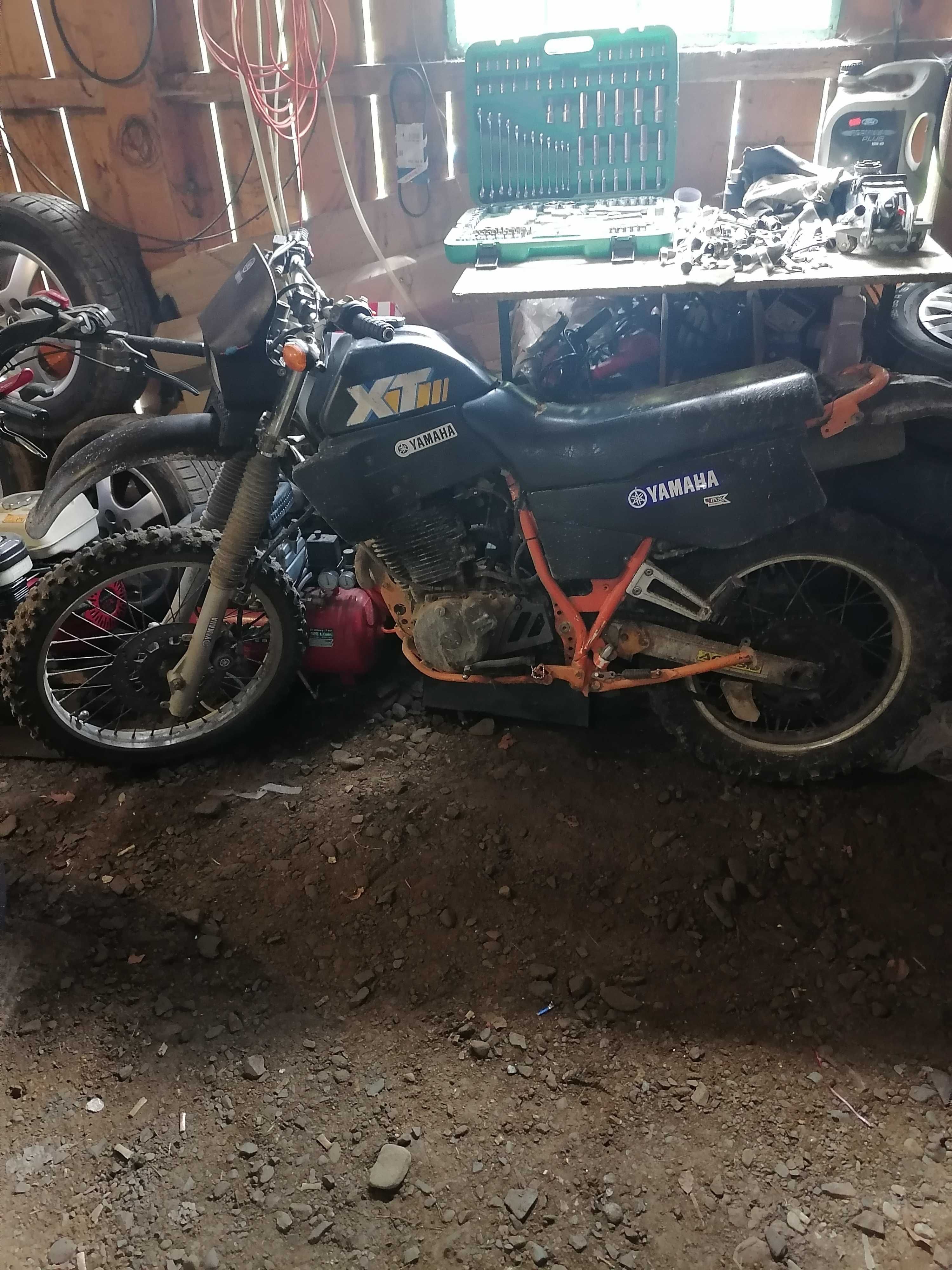 Vând yamaha xt 600 în stare de funcționare