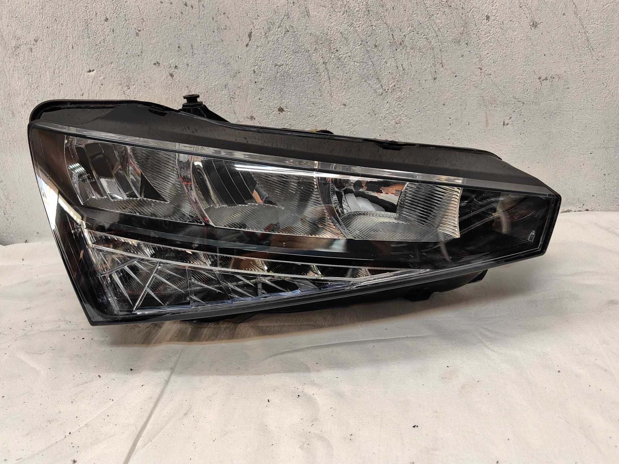 Оригинален фар Шкода Скала  Skoda Scala Led