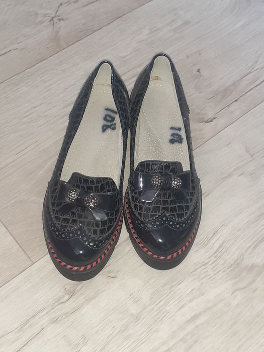 Продам  детские лакированные туфли