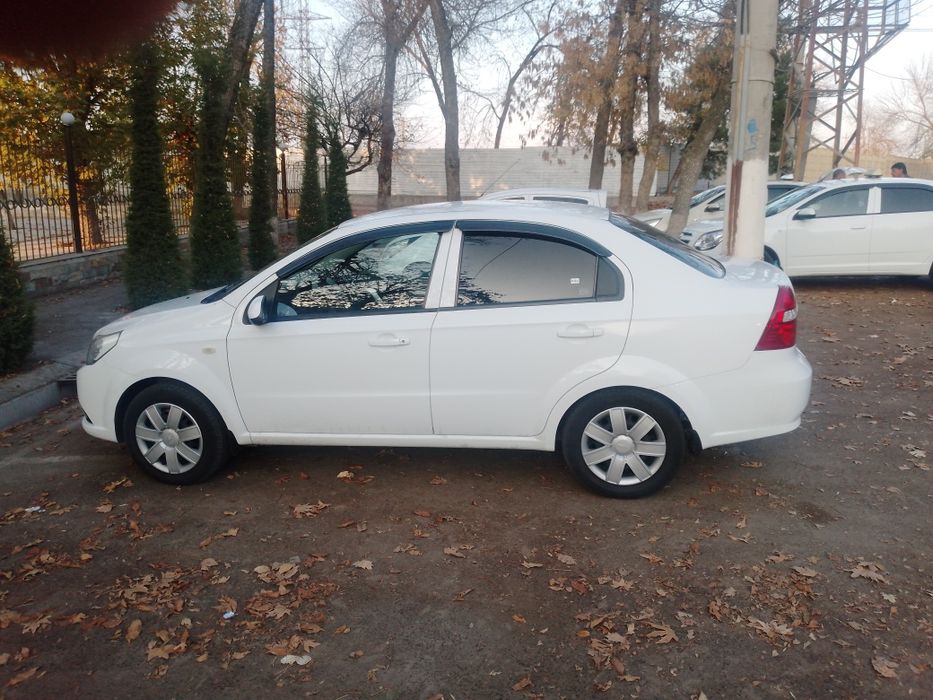 Нексия 3 в отличном состоянии своя