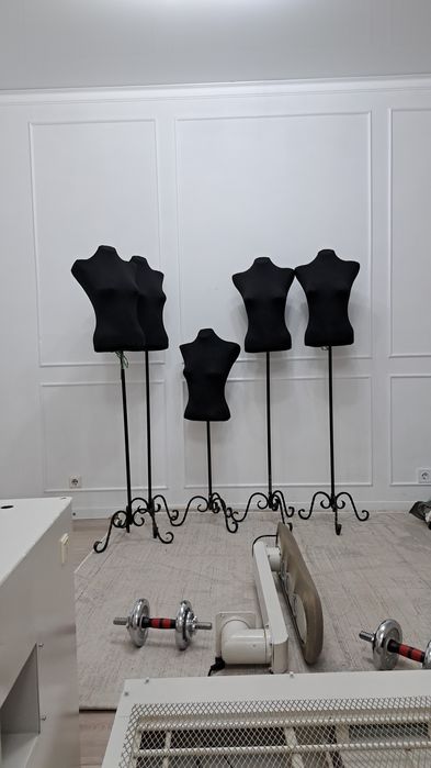 Манекены для швейных  салонов  чёрного цвета  4 шт