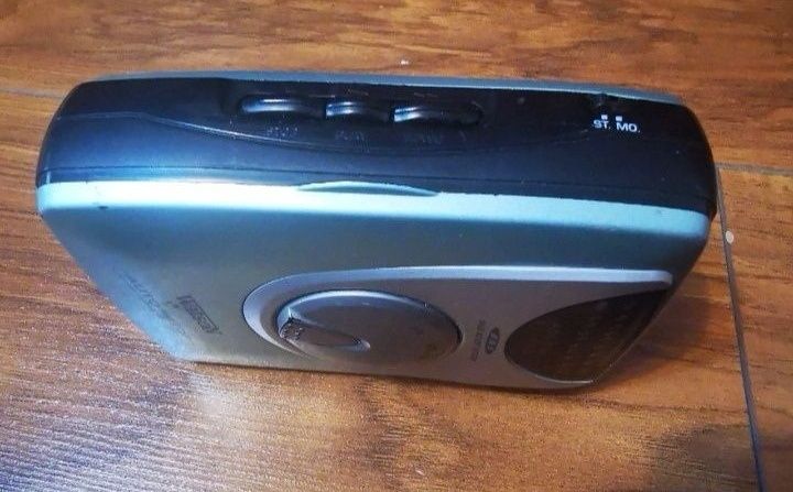 Walkman cu radio Watson 
Funcțional pe radio
Pe caseta se aude gajait