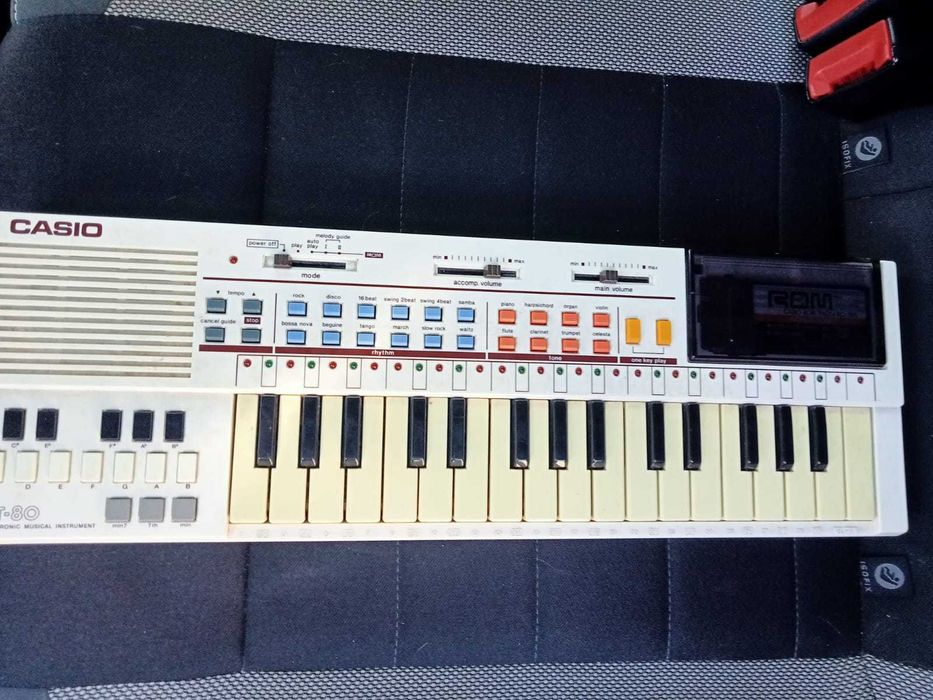 Orga/ Mini sintetizator CASIO PT 80