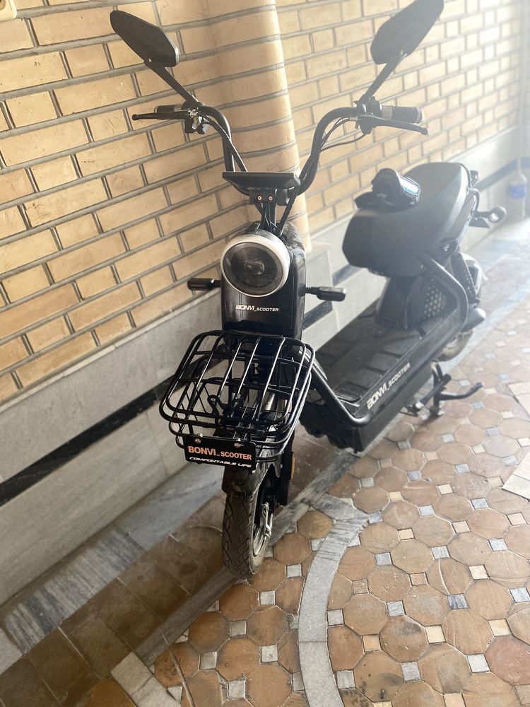 Skuter sotiladi.