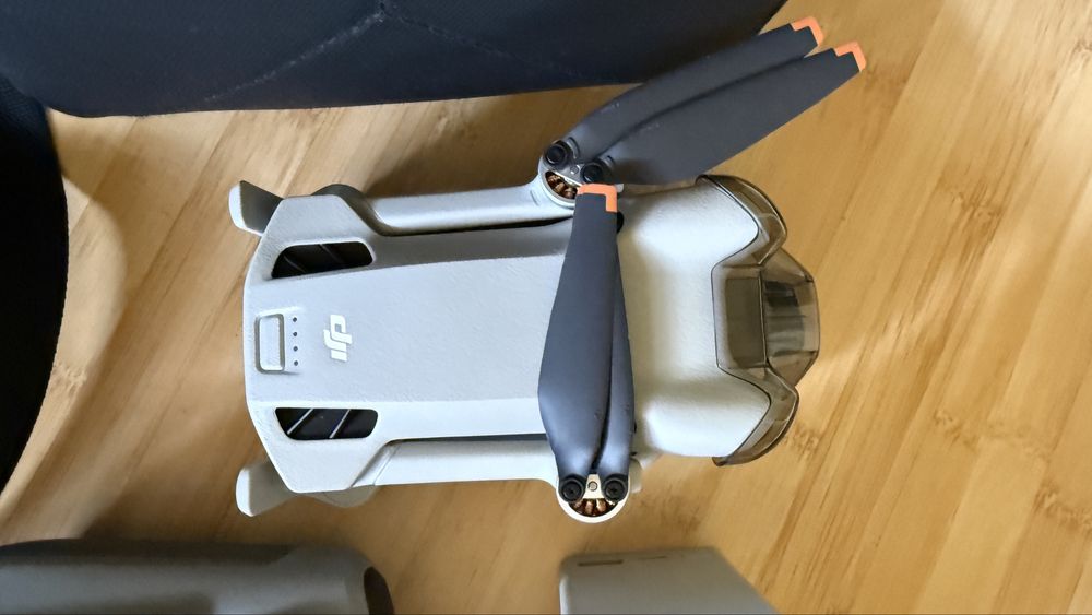 Drona DJI Mini 4 PRO Fly More Combo + Smart Controller RC 2