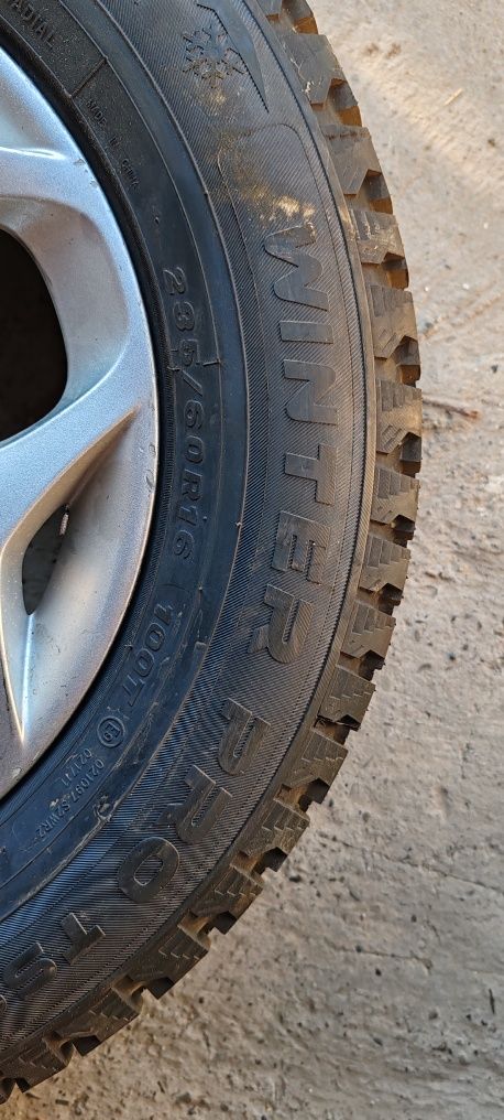 Roti ford 235/60/16