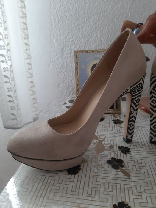 Vând pantofi zara  nr 36 37