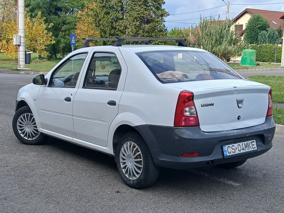 Vând sau schimb dacia Logan