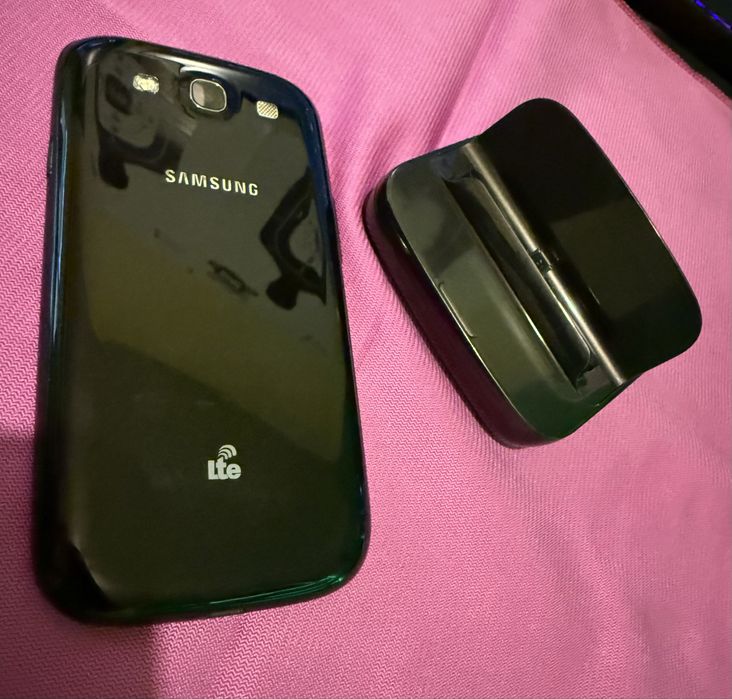 Samsung Galaxy S3 cu DOCK Incarcare Iesire Audio Incarcator Original