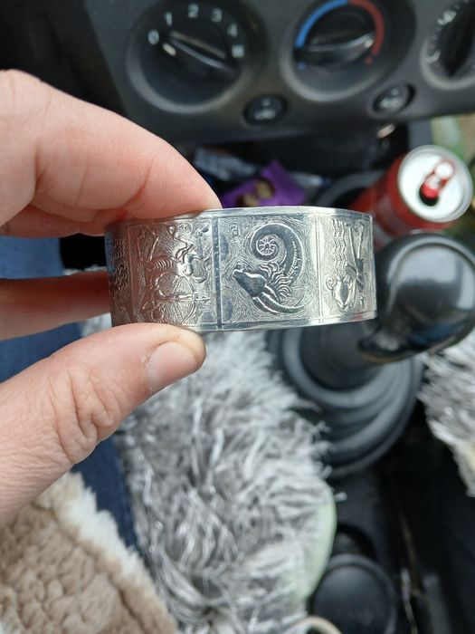 Vand doua mansete din argint cu zodiac