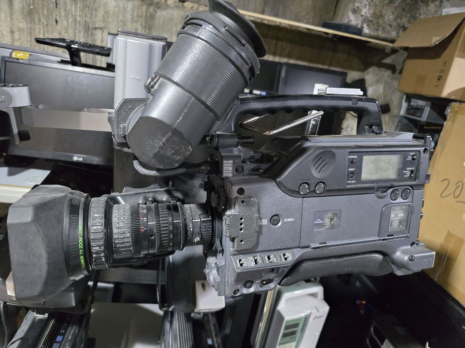 3 камеры dvcam плюс штативы