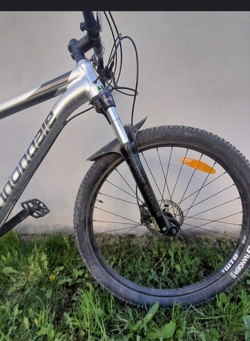 Vând bicicleta cannondale