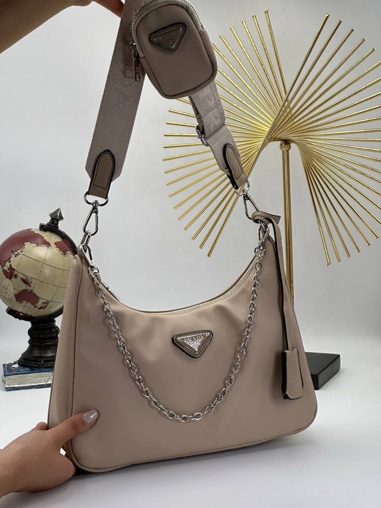 Geanta Prada Noua !!! Dimensiuni 27/22 !!!