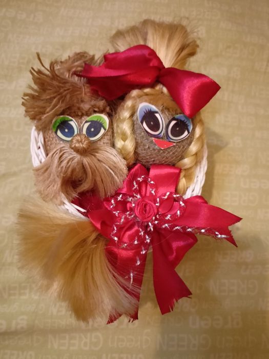 Плетённые корзинки и пчёлка светильник