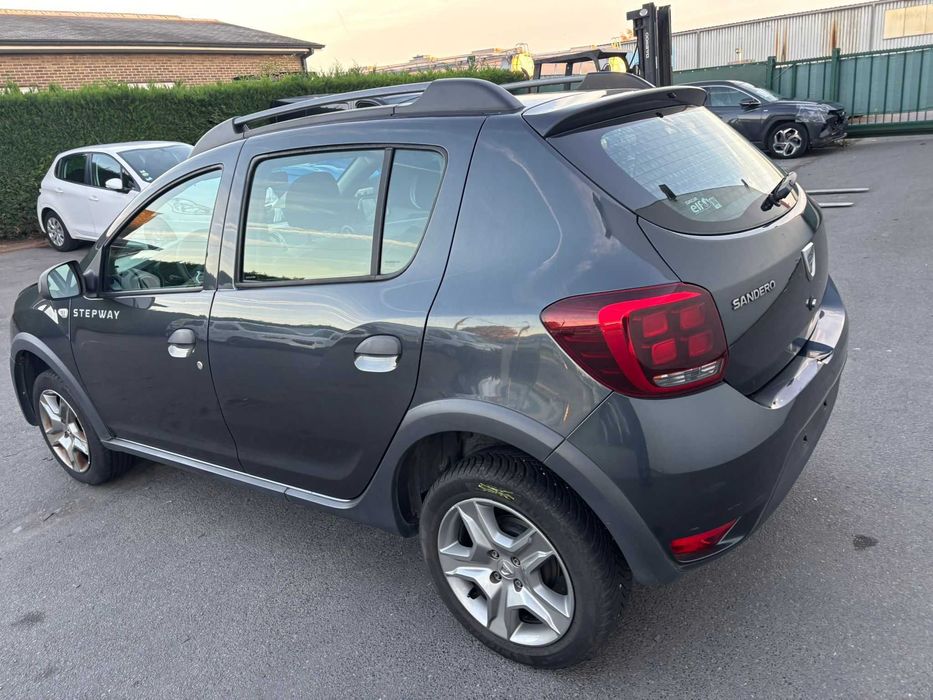 DACIA SANDERO STEPWAY / ușor avariat /2019 - 88000 km