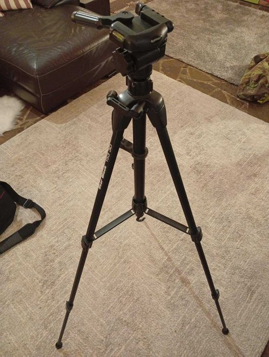 Професионален Фотоапарат Nikon D5600 + Статив и Екстри Супер Оферта!!!