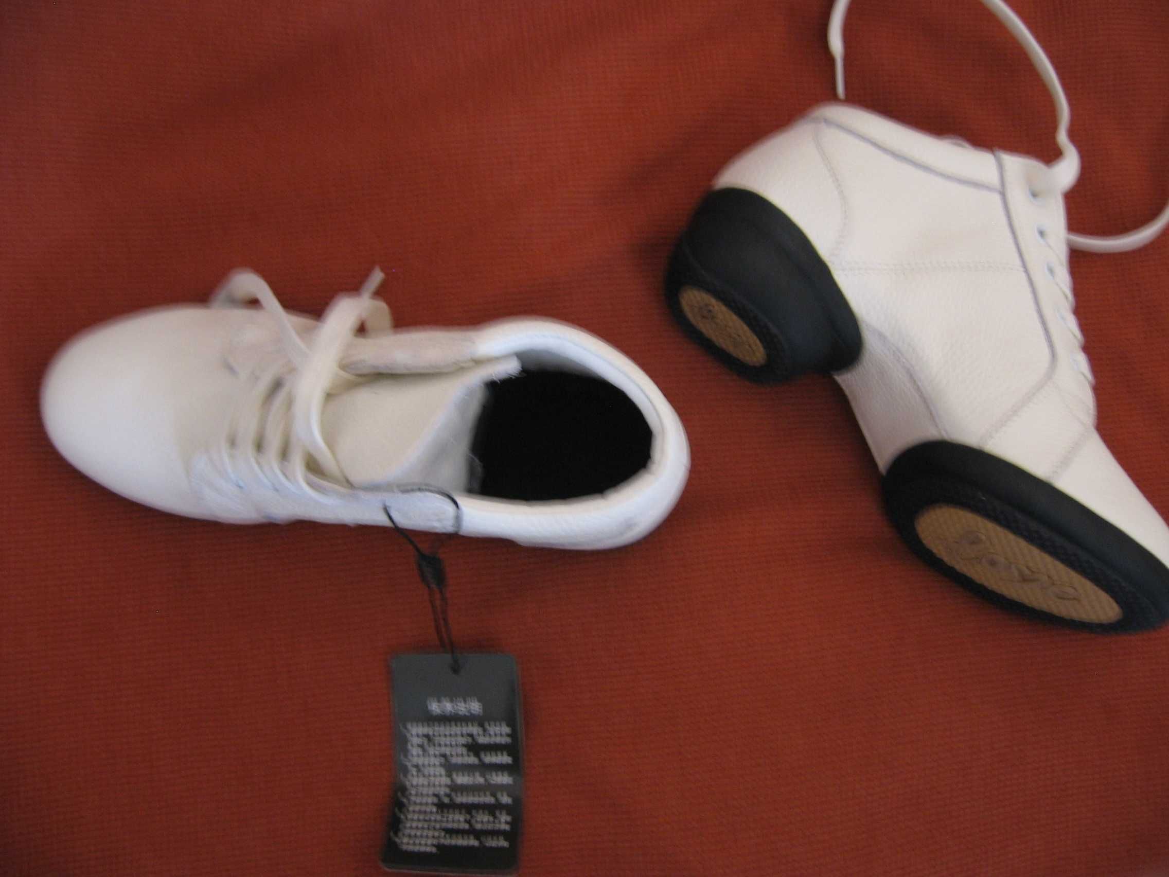 Два чифта необувани обувки