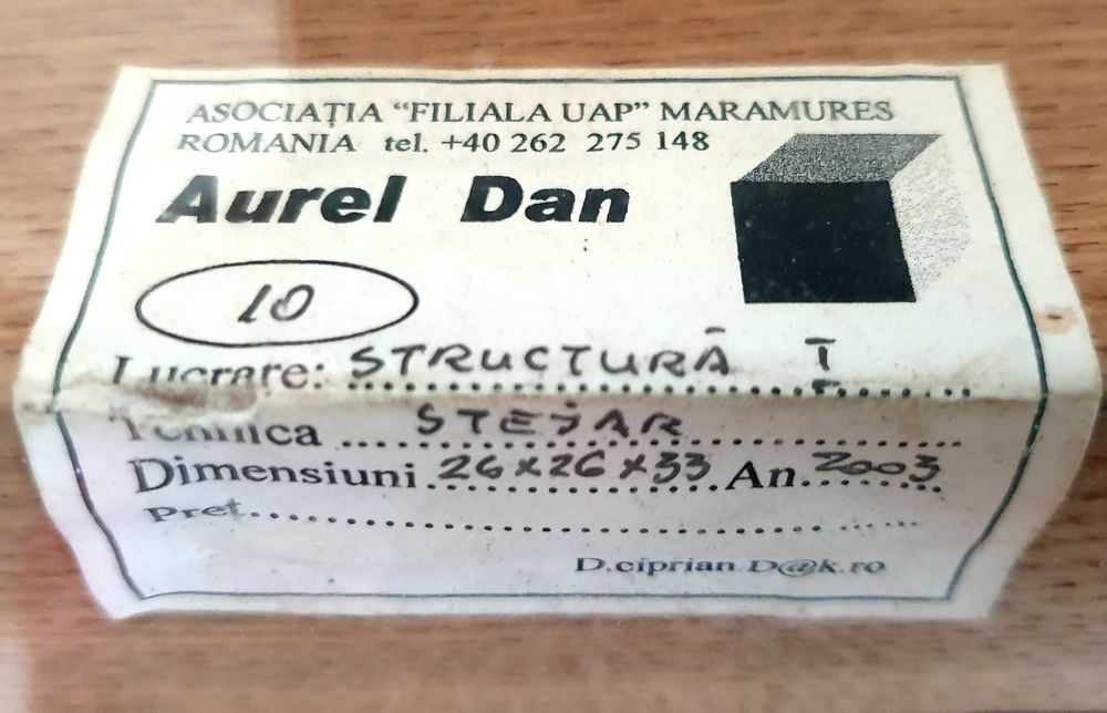 masuta de sticla AUREL DAN, Lucrare de arta Structura lemn, cuburi